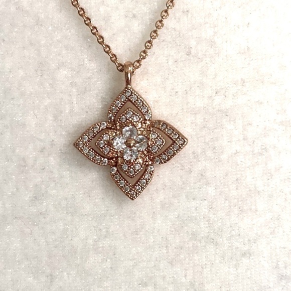 Rose Gold Clover Flower Crystal Sterling Silver Necklace Earrings Set - Picture 4 of 16